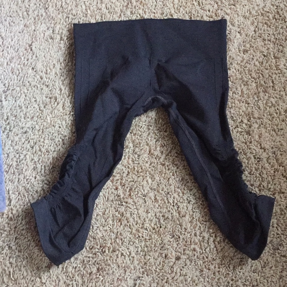 Lululemon Sz 6 Compression Crops